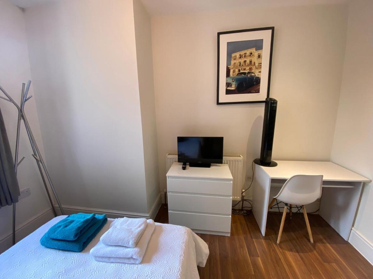 Notting Hill Next Door Bedroom In The Share Flat لندن المظهر الخارجي الصورة
