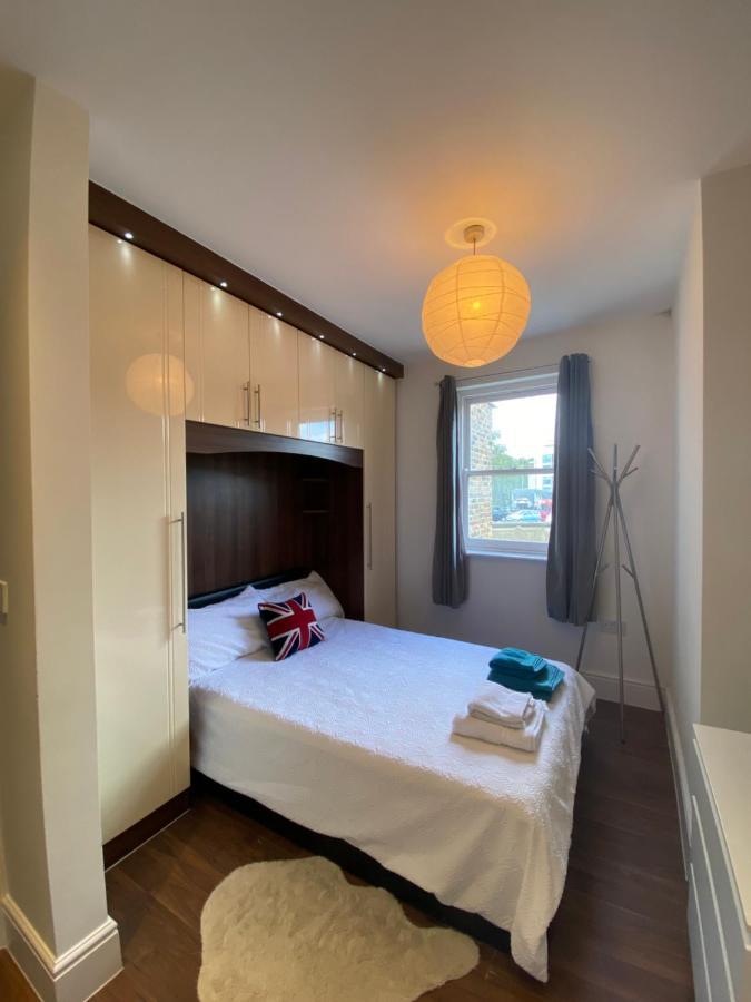 Notting Hill Next Door Bedroom In The Share Flat لندن المظهر الخارجي الصورة