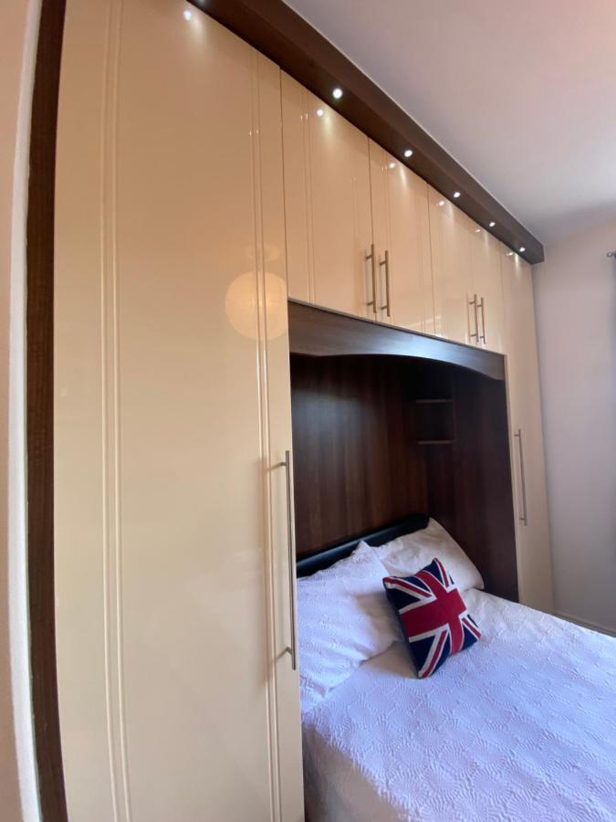 Notting Hill Next Door Bedroom In The Share Flat لندن المظهر الخارجي الصورة