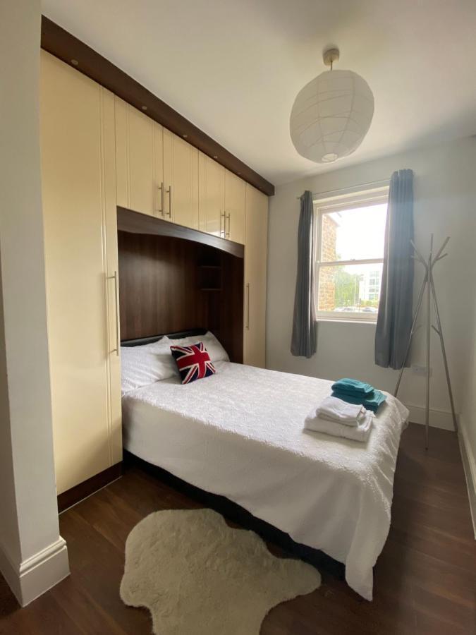 Notting Hill Next Door Bedroom In The Share Flat لندن المظهر الخارجي الصورة