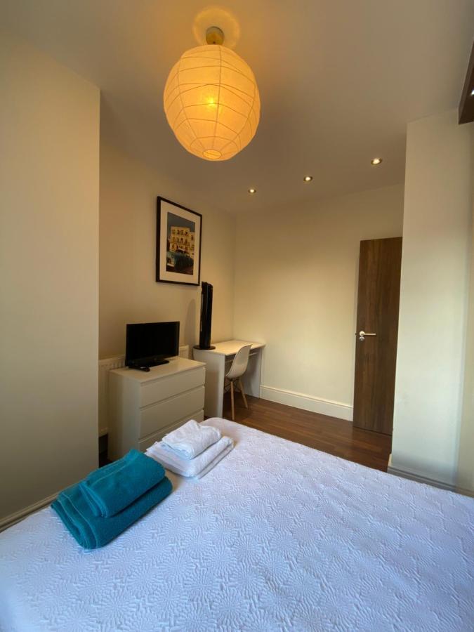 Notting Hill Next Door Bedroom In The Share Flat لندن المظهر الخارجي الصورة