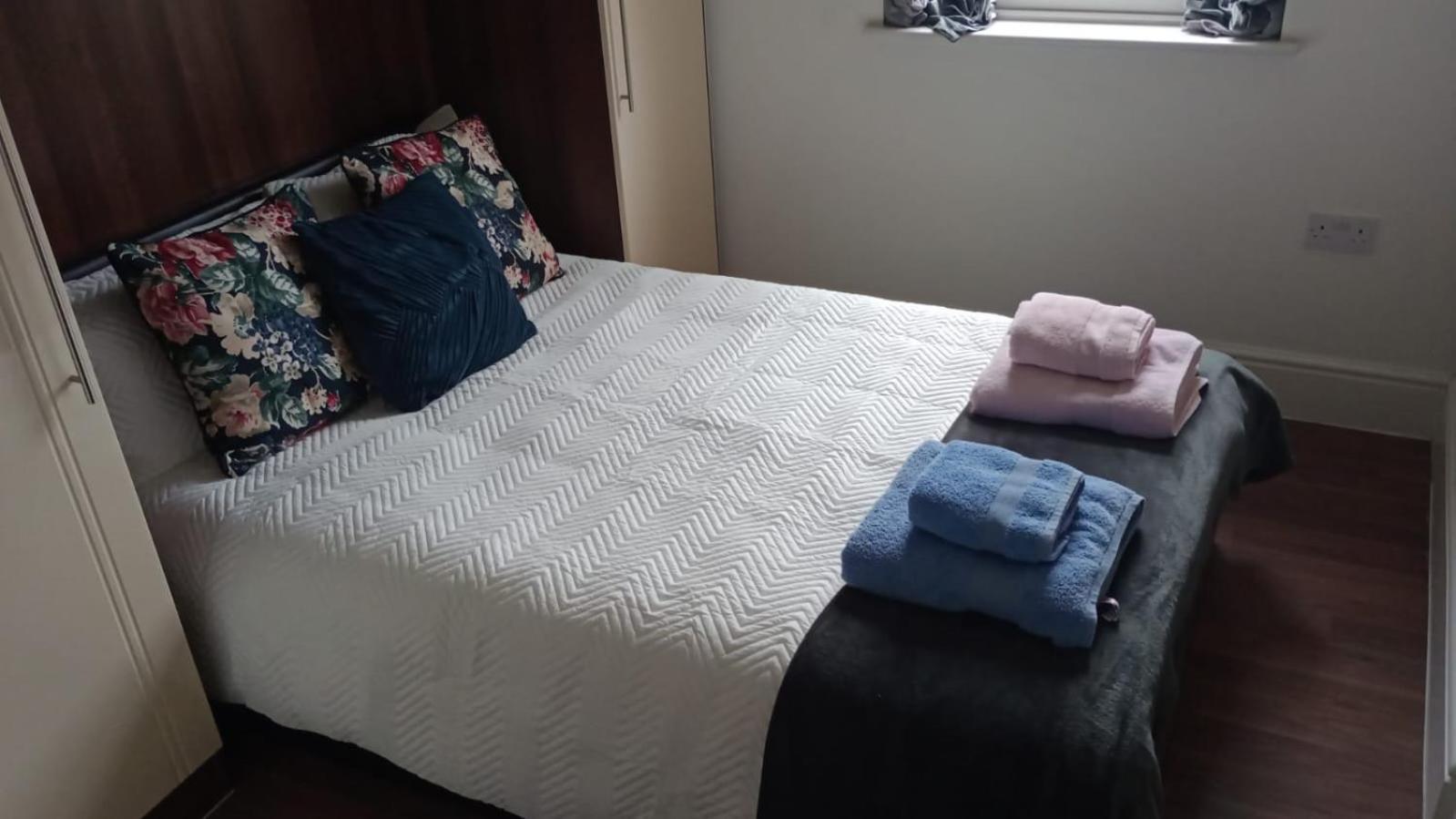 Notting Hill Next Door Bedroom In The Share Flat لندن المظهر الخارجي الصورة