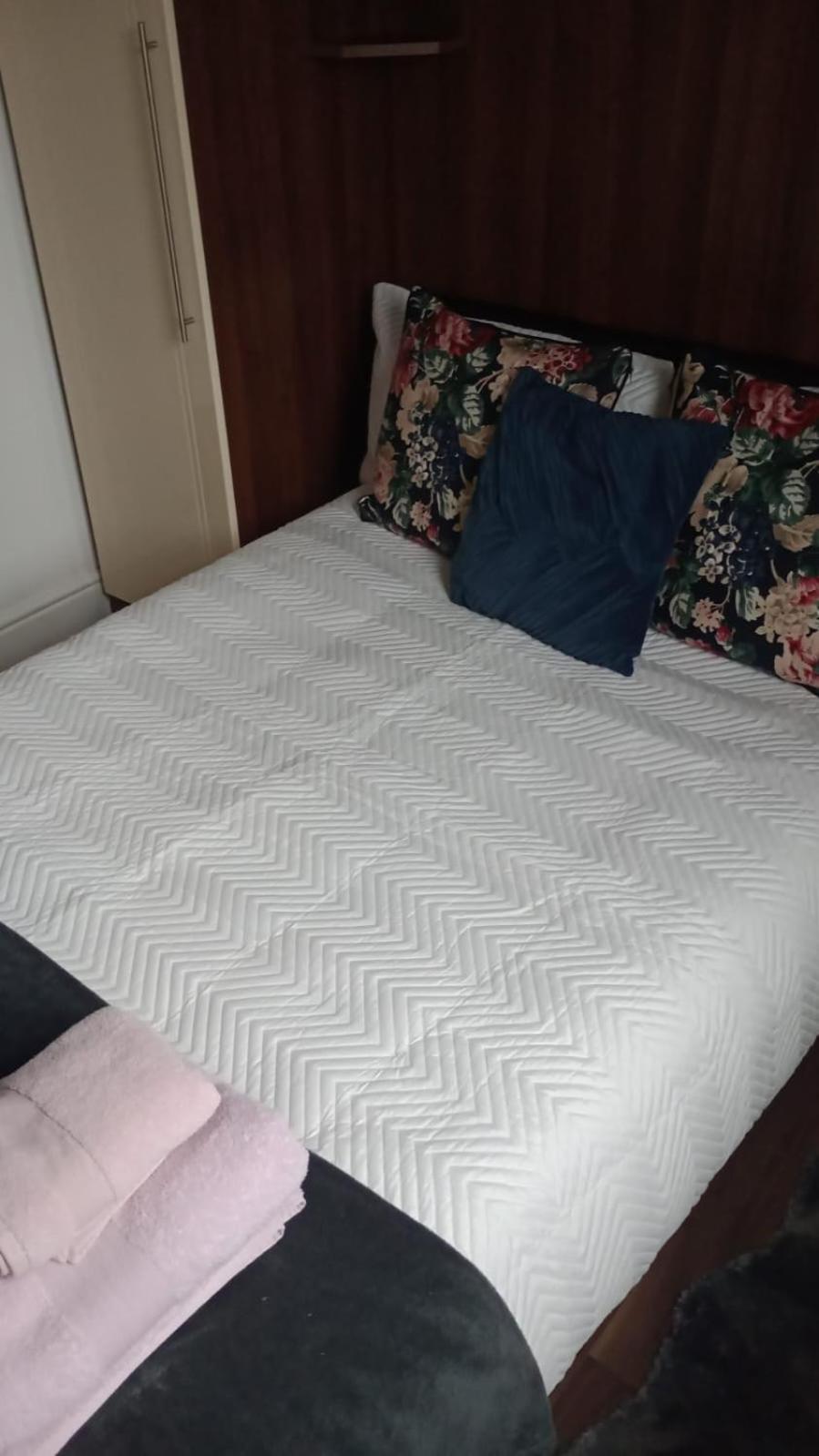 Notting Hill Next Door Bedroom In The Share Flat لندن المظهر الخارجي الصورة
