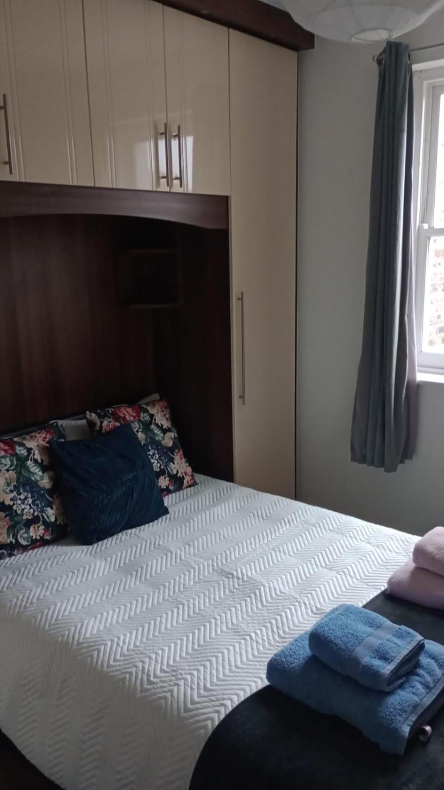 Notting Hill Next Door Bedroom In The Share Flat لندن المظهر الخارجي الصورة