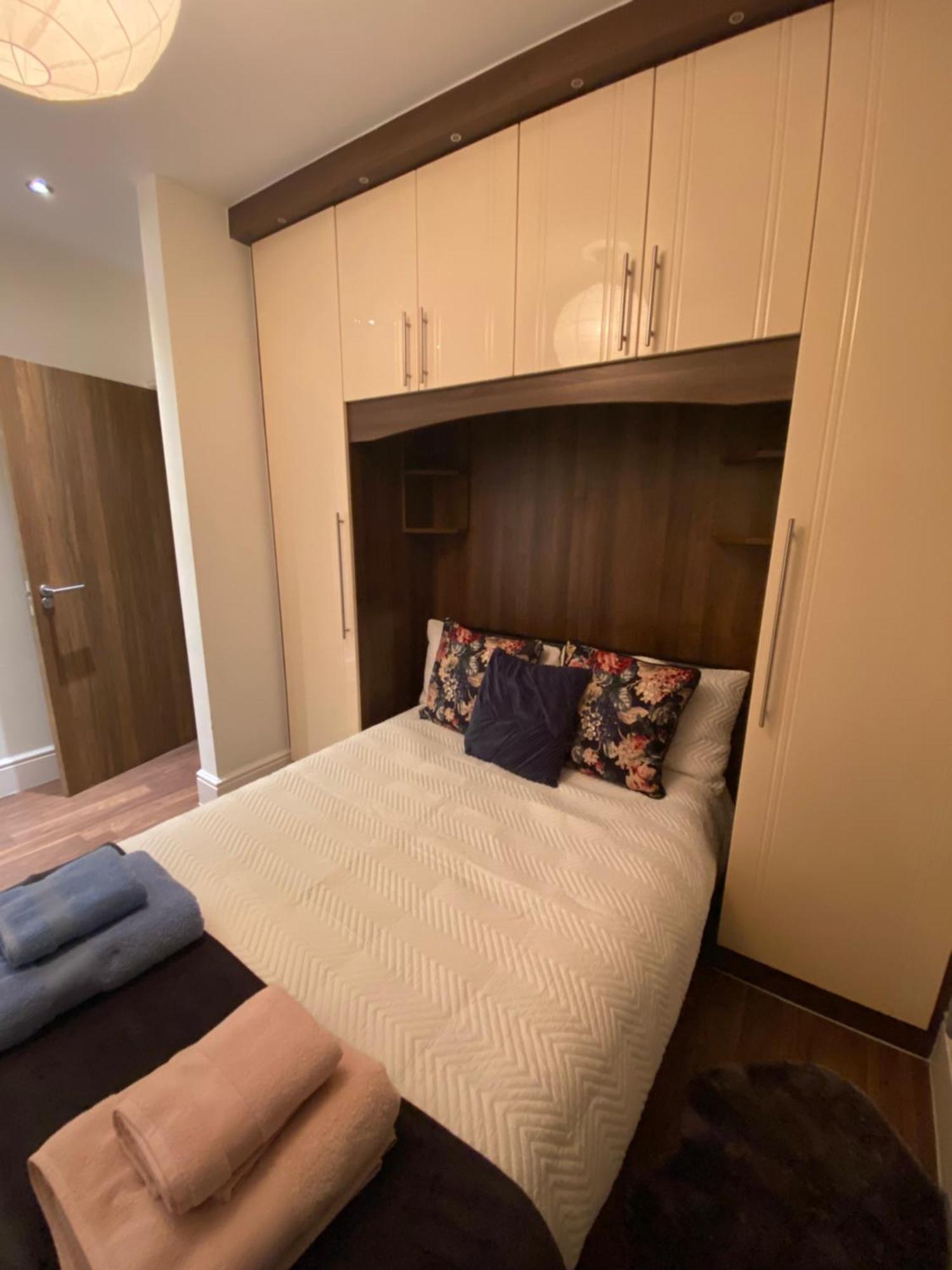 Notting Hill Next Door Bedroom In The Share Flat لندن المظهر الخارجي الصورة