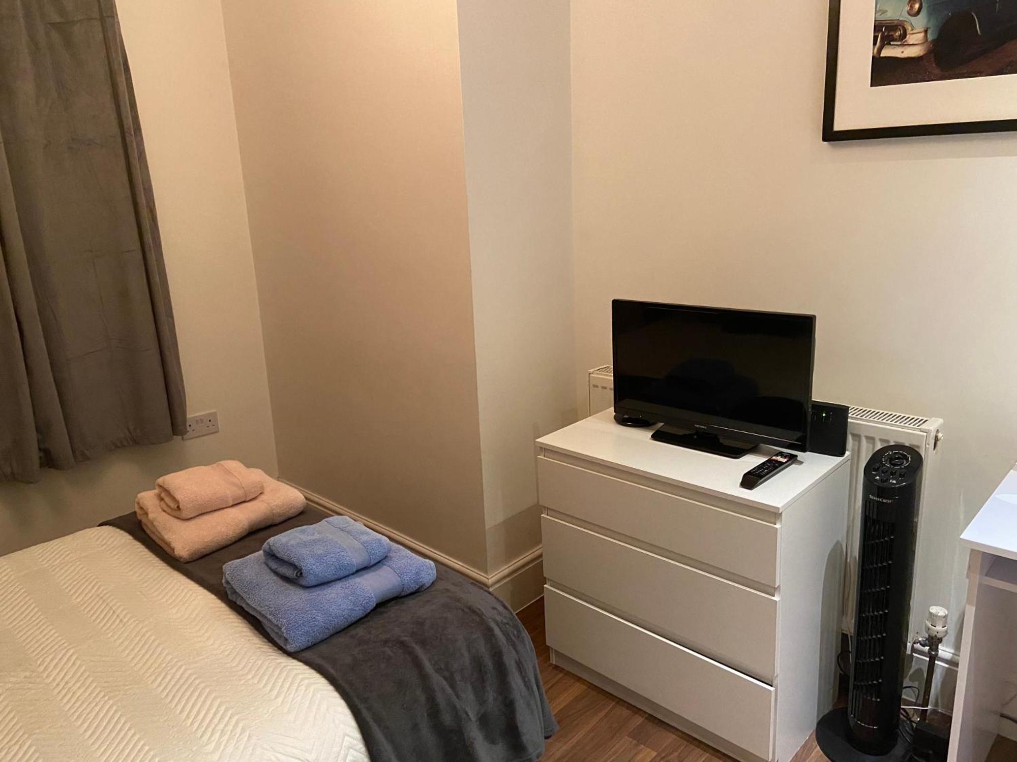 Notting Hill Next Door Bedroom In The Share Flat لندن المظهر الخارجي الصورة